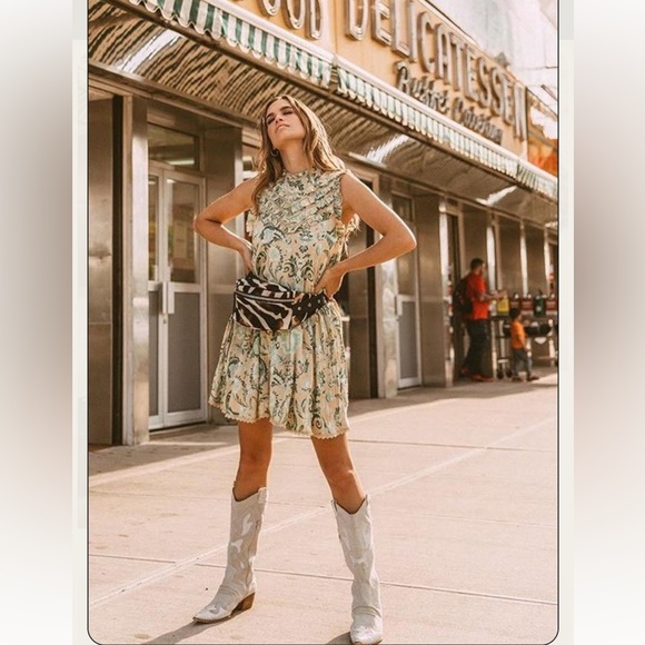 Spell Aurora Tunic Dress in Avocado - Picture 4 of 8